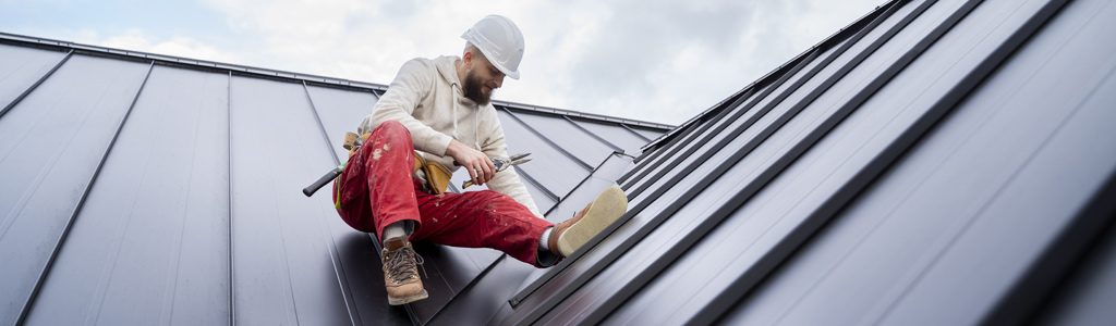 roof-man-working-image roof-man-working-image